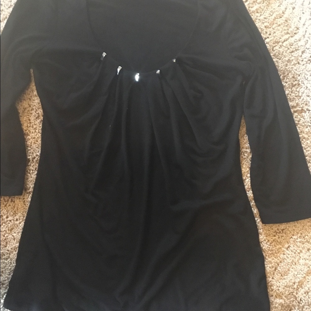 Black scoopneck shirt